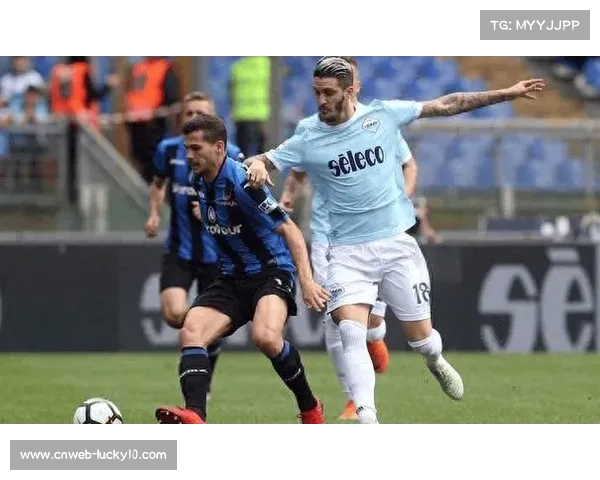 斯卡马卡与布雷夏尼尼加练射门，亚特兰大新赛季锋线组合成型