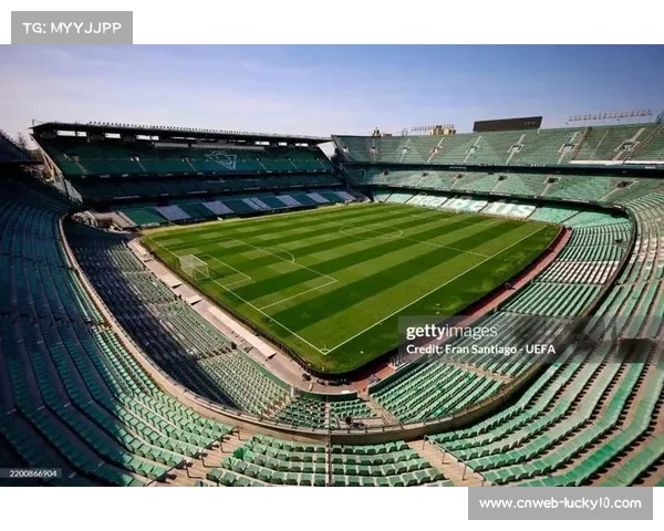 贝蒂斯主场球迷高歌助威，球队连追两球挽回颜面